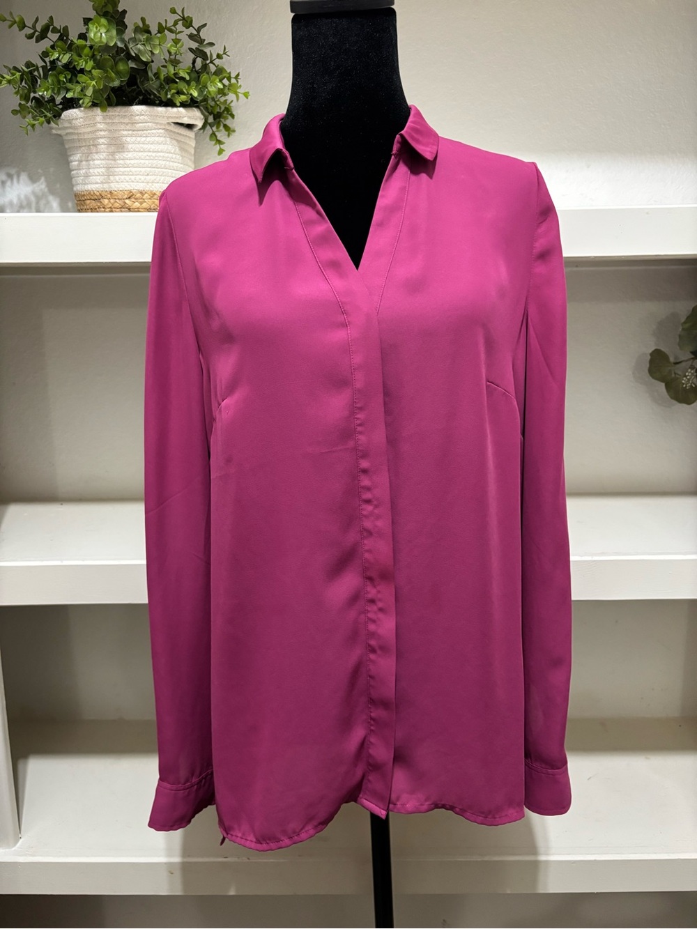Laundry By Shelli Segal Magenta V-Neck Button-Front Blouse
